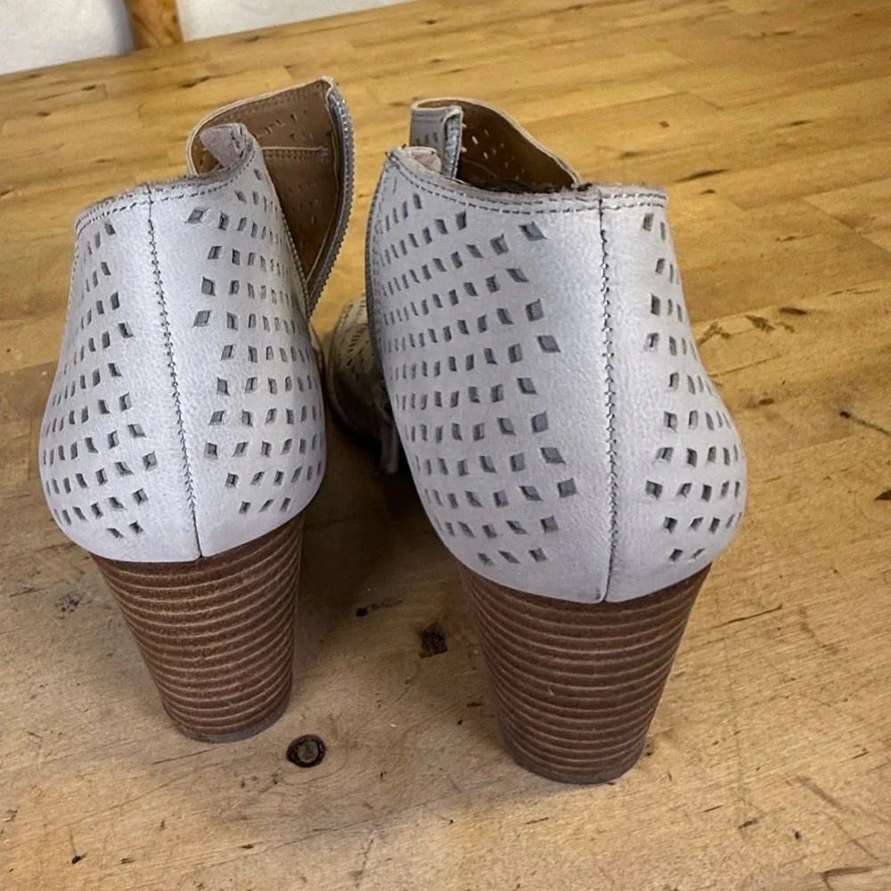 Lucky Brand Perforated Wedge Sandals Women’s Size 6.5 Gray Open Toe